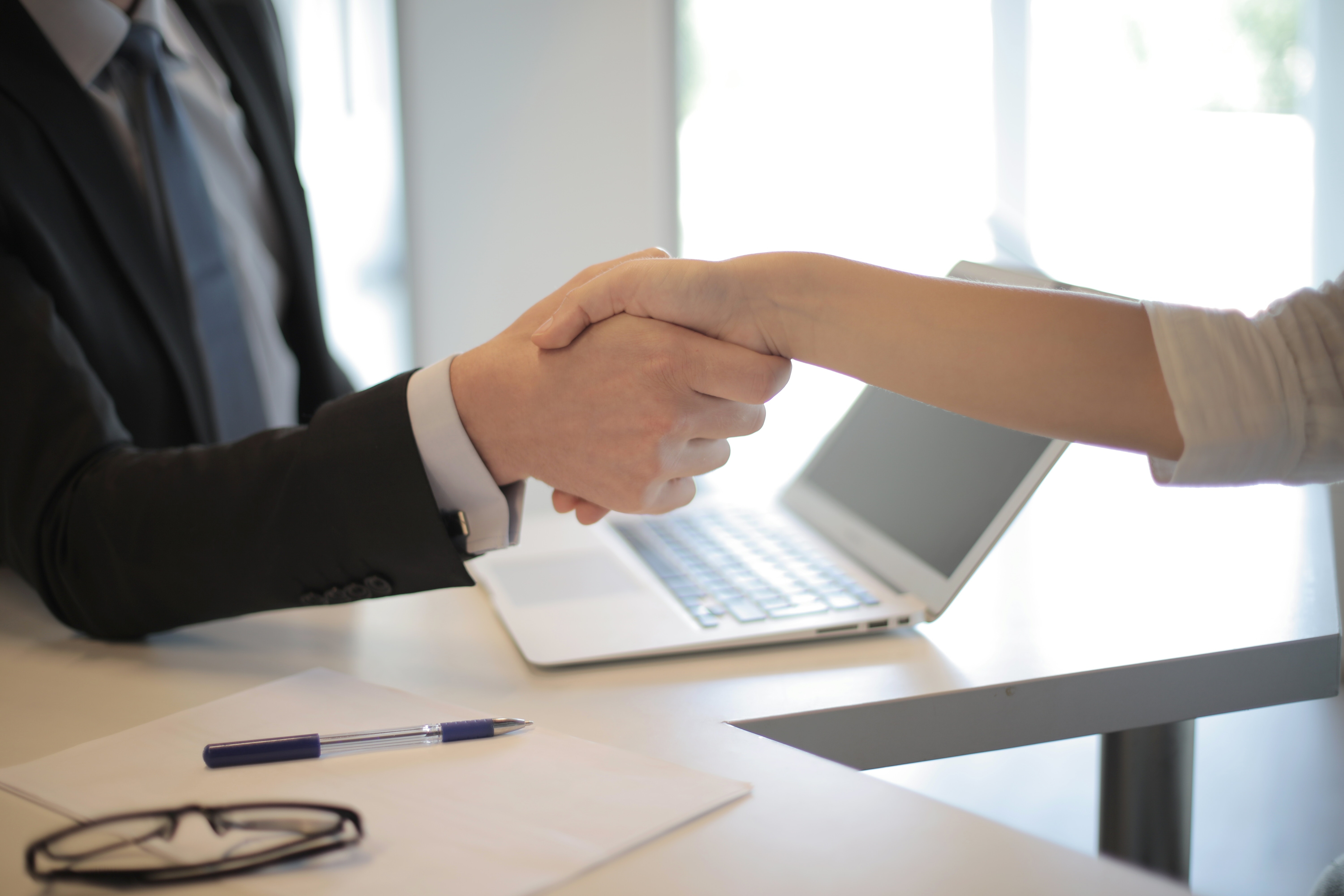 Benefits of Working Alongside a Business Broker